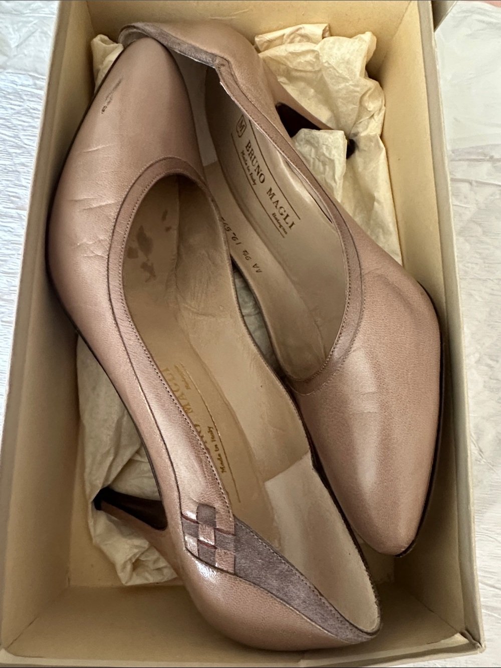 Bruno Magli Vintage 9AA Grape Heeled Pumps